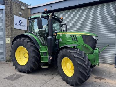 John Deere 6215R