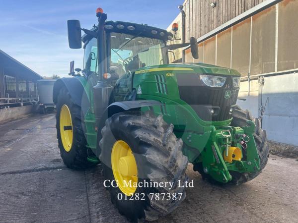 John Deere 6215R