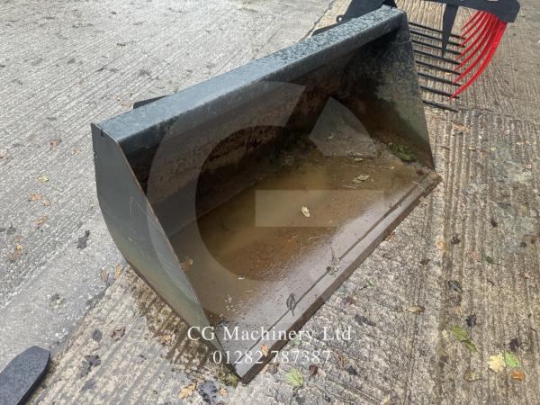 MX 5ft Bucket C/W Euro 8 Brackets