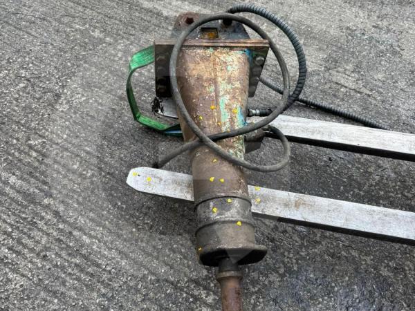 2.5 Ton Pecker Breaker