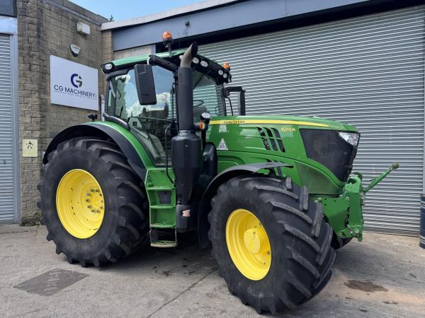 John Deere 6215R