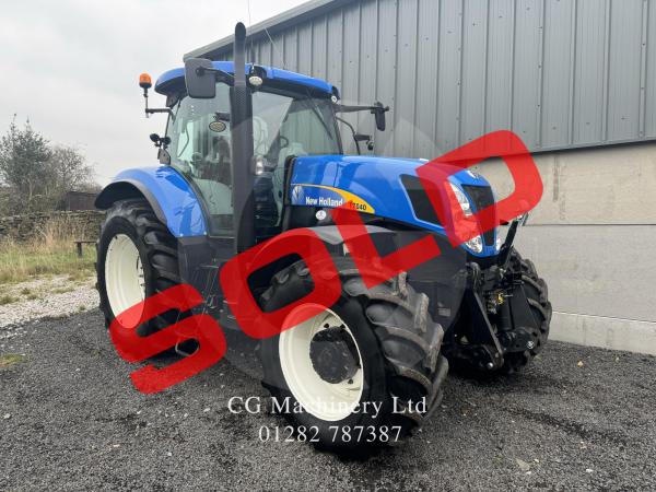 New Holland T7040