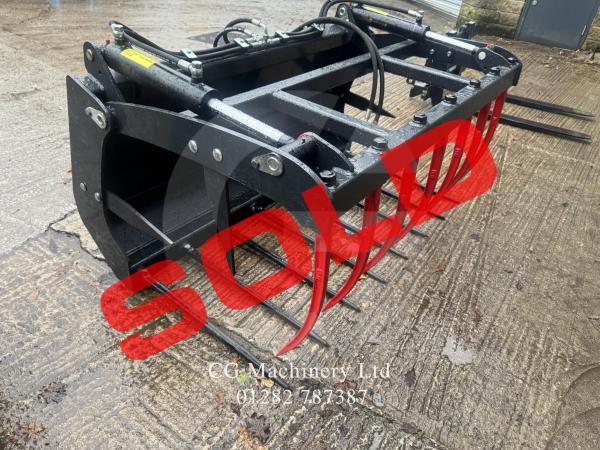 5ft Muck Grab C/W Euro 8 Brackets